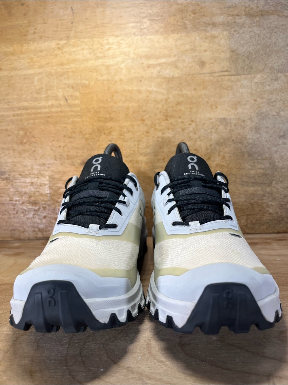 On CloudVenture WATERPROOF Womens Size 8 Trail Running Shoes Sneakers Gray - Picture 2 of 13